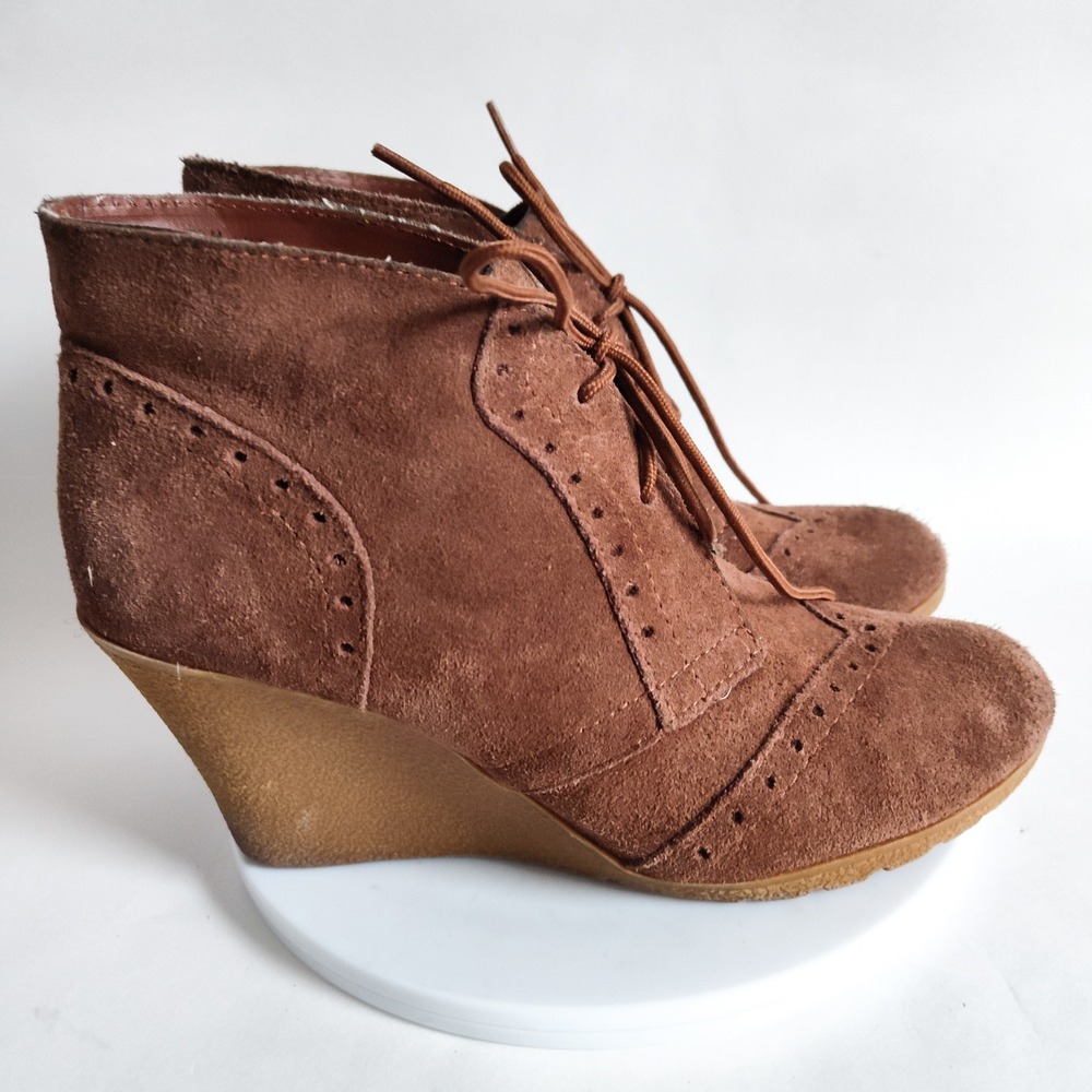 Mia Ankle‎ Boots 8.5 Wedge Wingtip Camel Tan Suede Leather Lace-Up 4" Academia